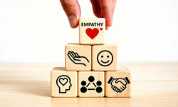 Holzwürfel mit Symbolen Respekt/Empathie