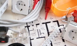 Fachlehrgang Hausmeister/-innen Werkzeuge und Plan für Elektroistallation