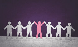 Mehrere Personen Hand in Hand