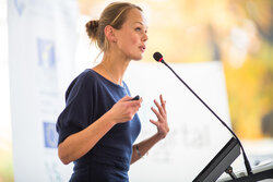 Rhetorische Intelligenz und Führungsstärke Rhetorische Intelligenz und Führungsstärke